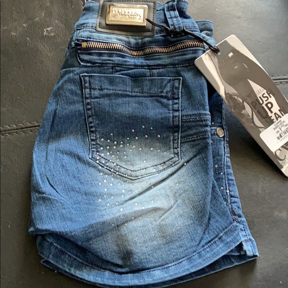 Brand new CYSM Clarise shorts virtual. Size 7 - Picture 2 of 6